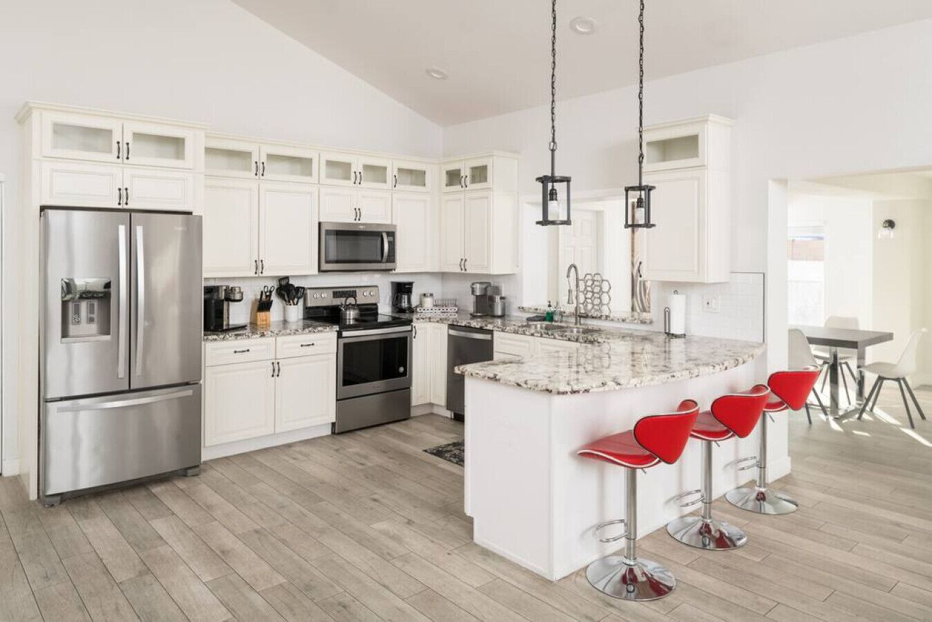 冰箱、微波炉、烤箱、炉灶