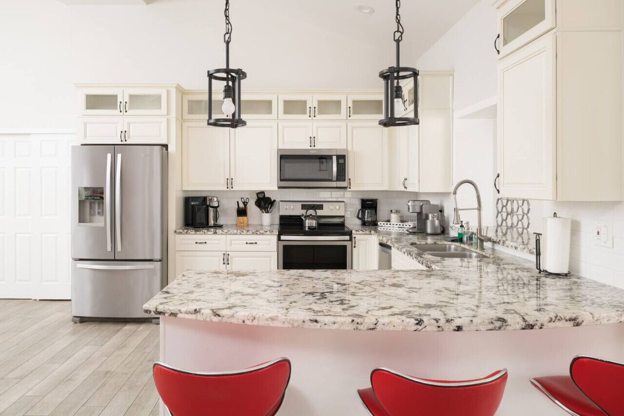 冰箱、微波炉、烤箱、炉灶