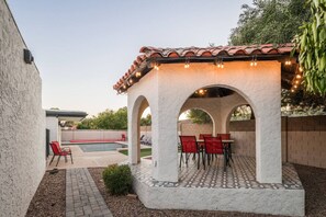 屋外ダイニングエリア