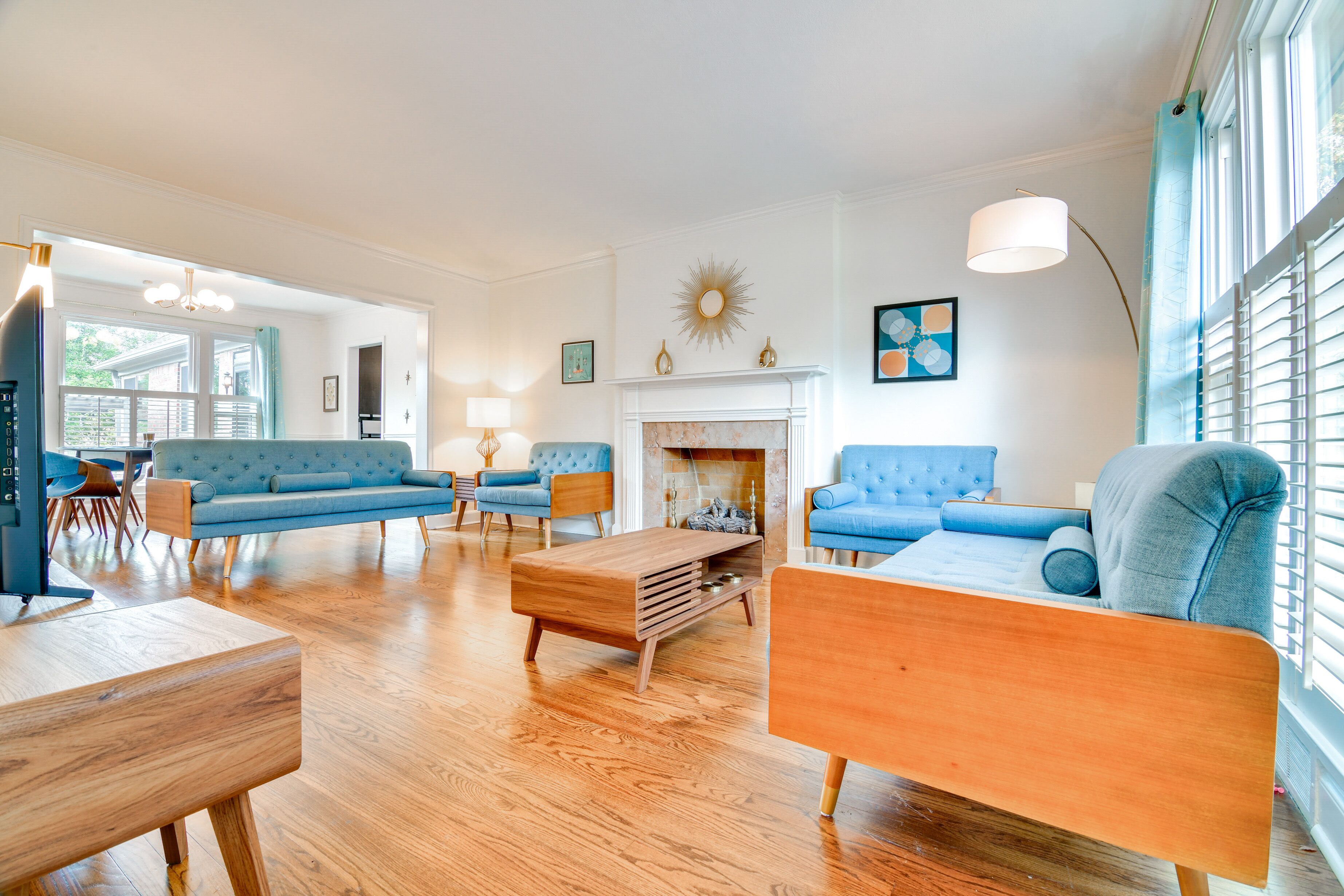 Central Memphis Home: MCM Decor, Walk to Midtown!