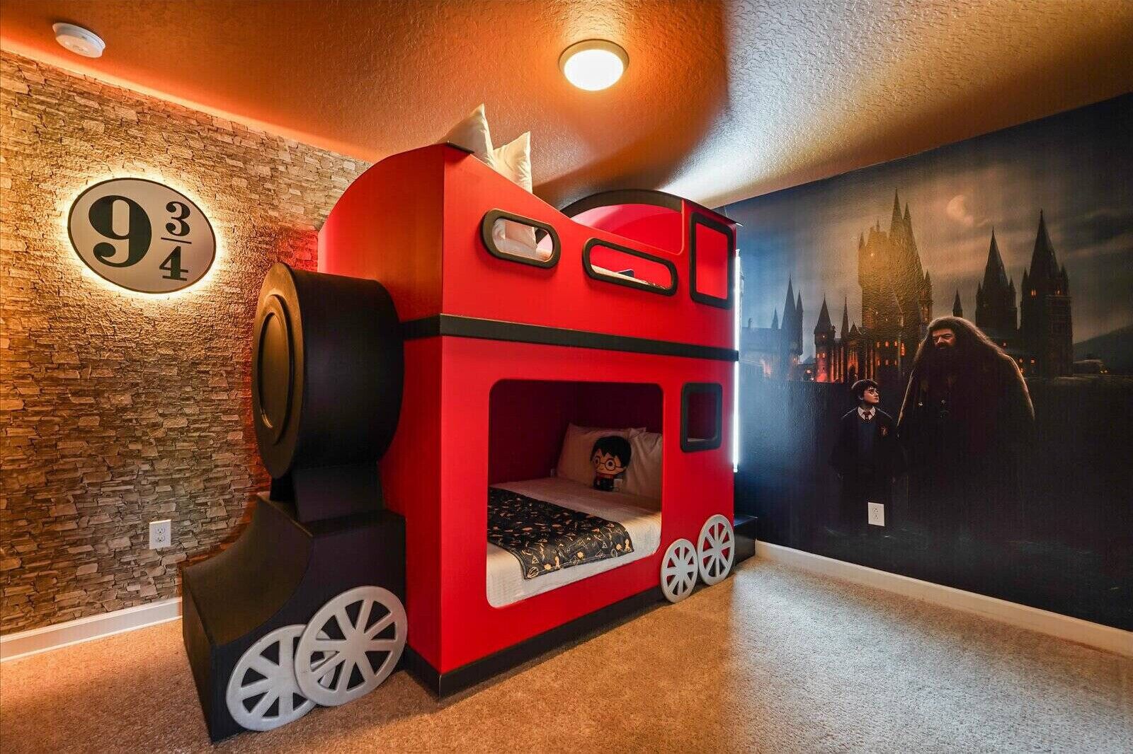 6 bedrooms, iron/ironing board, WiFi, bed sheets