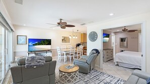 Interior - Beautiful Beachfront Unit! Offers direct beach access and beautiful sunset views! Book your summer vacation now! (Bradenton Beach)