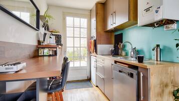 Réfrigérateur, micro-ondes, four, lave-vaisselle