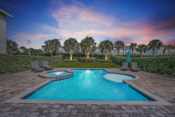 UppvÀrmd pool