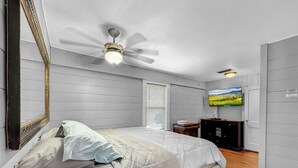 3 室のベッドルーム、デスク、旅行用ベビーベッド、WiFi
