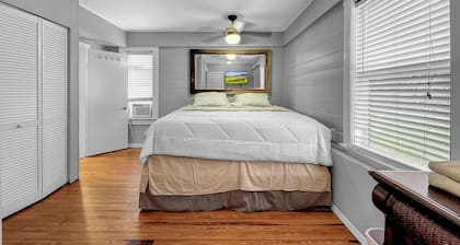 Historic 3/2 in the heart of central Florida. Walking distance to many amenities