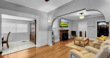 Historic 3/2 in the heart of central Florida. Walking distance to many amenities