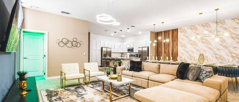 Smart-TV, Tischfußball, Tischtennisplatte