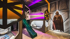 12 chambres, fer et planche à repasser, Wi-Fi, draps fournis