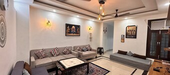 Yoga Retreat at The Ganges in Rishikesh - 5 Minutes Walk to the Nature & River