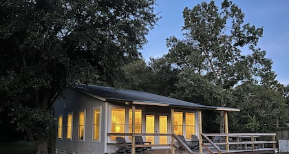 Cabin on French Quarter Creek with boat ramp and beautiful view