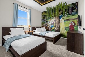 9 bedrooms, iron/ironing board, WiFi, bed sheets - Last Minute Disney! Private Pool, Hot Tub, Game Room & Themed Bedrooms. Book Now! #104769 (Orlando)