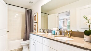 Hair dryer, towels - Last Minute Disney! Private Pool, Hot Tub & Themed Bedrooms. Book Now! #106583 (Orlando)