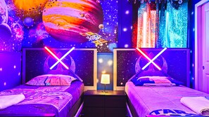 6 quartos, ferros/tábuas de passar roupa, Wi-Fi, roupa de cama