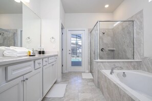 Hair dryer, towels - Last Minute Disney! Private Pool, Hot Tub, Game Room & Themed Bedrooms. Book Now! #107763 (Orlando)