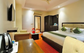 Economy Double Room | Egyptian cotton sheets, premium bedding, down duvets, pillow-top beds - Ambrosia by Zenith (New Delhi)