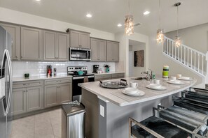 Fridge, microwave, oven, stovetop - Last Minute Disney Getaway! Private Pool & Themed Bedrooms. Book Now! #65761 (Orlando)