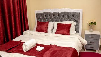 Exclusive Apartment | 1 bedroom, Tempur-Pedic beds, iron/ironing board, free WiFi