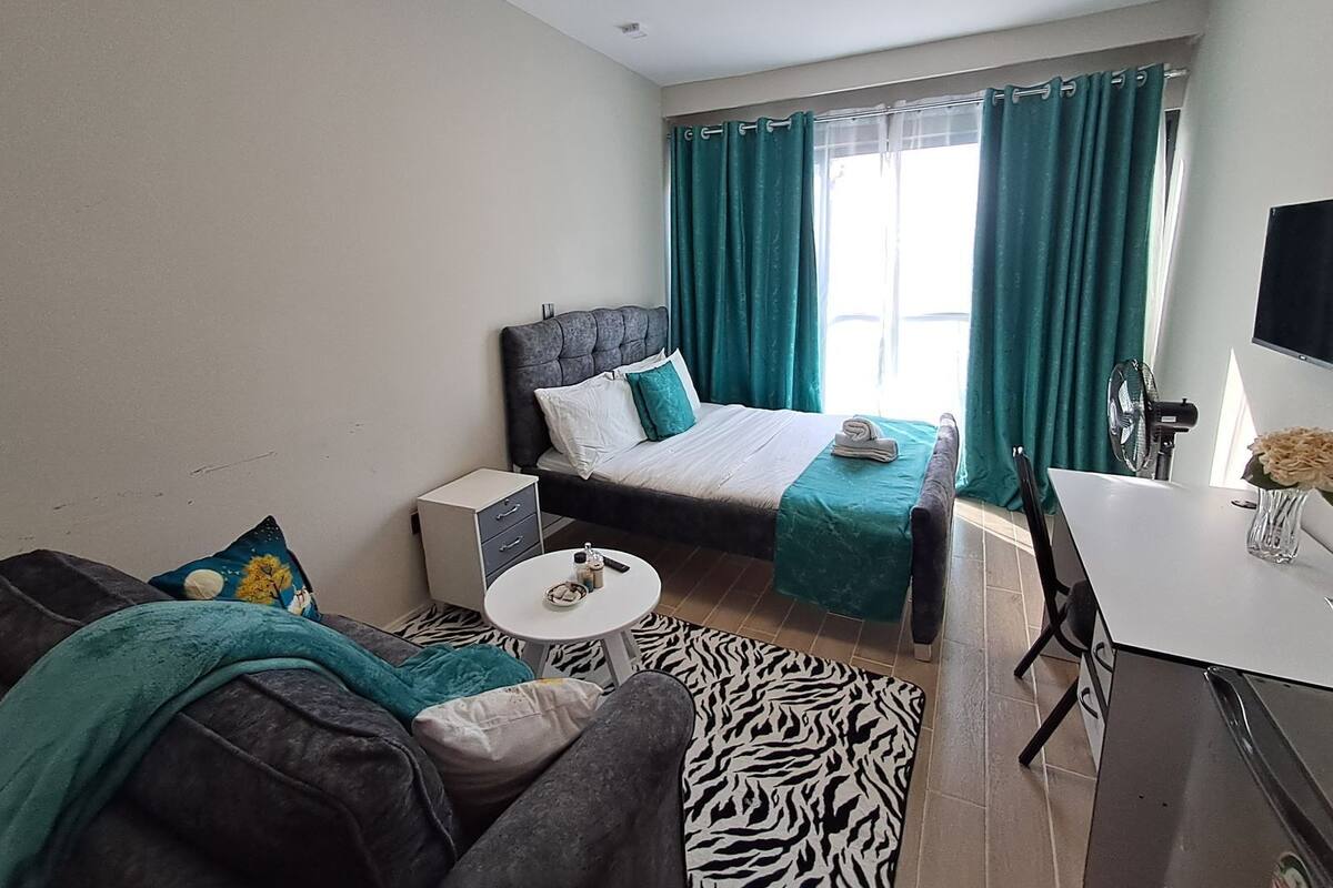 Exclusive Apartment | 1 bedroom, Tempur-Pedic beds, iron/ironing board, free WiFi