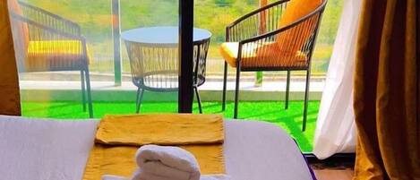 Premium Apartment, 2 Bedrooms, Kitchen, Courtyard View | 1 bedroom, Tempur-Pedic beds, iron/ironing board, free WiFi