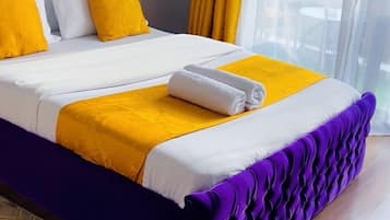 Apartamento premium, 2 quartos, cozinha, vista para o pátio | 1 quarto, camas Tempur-Pedic, ferros/tábuas de passar roupa
