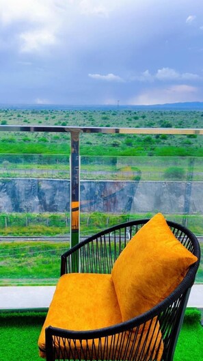 Premium Apartment, 2 Bedrooms, Kitchen, Courtyard View | Terrace/patio