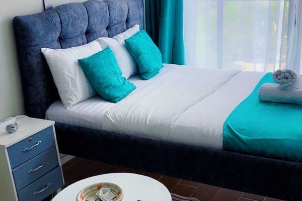 Executive Studio Suite | 1 bedroom, Tempur-Pedic beds, iron/ironing board, free WiFi