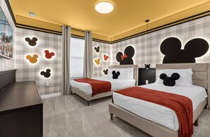 7 bedrooms, iron/ironing board, WiFi, bed sheets - Last Minute Disney! Private Pool, Hot Tub, Game Room & Themed Bedrooms. Book Now! #90495 (Orlando)