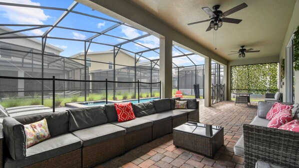Terrace/patio - Last Minute Disney! Private Pool, Hot Tub, Game Room & Themed Bedrooms. Book Now! #91701 (Orlando)