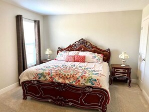 6 quartos, ferros/tábuas de passar roupa, Wi-Fi, roupa de cama