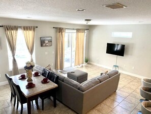 Smart TV, table tennis - Last Minute Disney Getaway! Private Pool, Hot Tub & Game Room. Book Now! #93359 (Orlando)