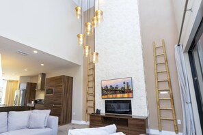 Smart TV, fireplace - Last Minute Disney Getaway! Townhouse with Private Pool. Book Now! #94485 (Orlando)