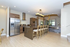 Fridge, microwave, oven, stovetop - Last Minute Disney Getaway! Townhouse with Private Pool. Book Now! #94485 (Orlando)