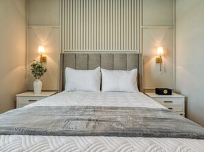 5 bedrooms, iron/ironing board, WiFi, bed sheets