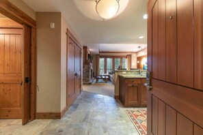 Interior - Catamount Lodge 305- 2 Bedroom Village (Truckee)