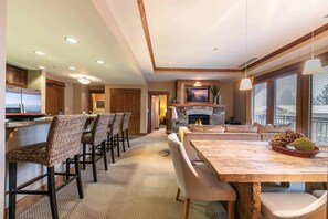 Dining - Catamount Lodge 305- 2 Bedroom Village (Truckee)