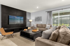 Smart TV - Last Minute Disney! Private Pool, Hot Tub, Game Room & Themed Bedrooms. Book Now! #99143 (Orlando)