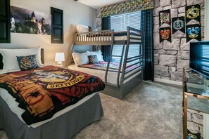 5 bedrooms, iron/ironing board, WiFi, bed sheets