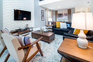 Smart TV, ping pong - Last Minute Disney! Private Pool, Hot Tub, Game Room & Themed Bedrooms. Book Now! #100815 (Orlando)