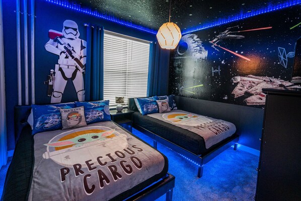 5 bedrooms, iron/ironing board, WiFi, bed sheets