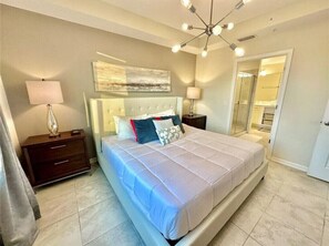 2 bedrooms, iron/ironing board, WiFi, bed sheets - Last Minute Disney Getaway! Themed Bedrooms & Private Balcony. Book Now! #106837 (Orlando)
