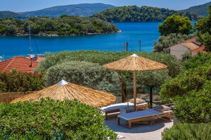 Property grounds - Villa Green Islets - Three Bedroom Villa, Sleeps 6 (Perigiali)