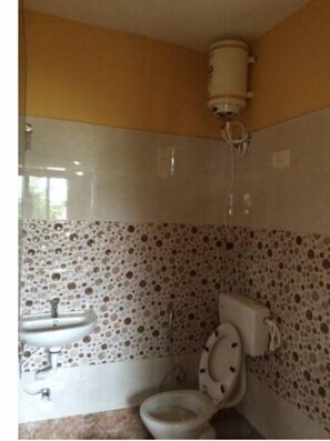 Serviettes fournies, papier toilette