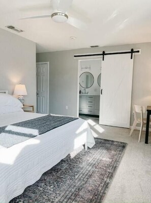 3 bedrooms, desk, iron/ironing board, free WiFi