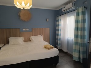 Blackout drapes, iron/ironing board, free WiFi - Resta Lodge (Kariba)
