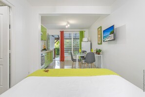 1 chambre, fer et planche à repasser, lit parapluie, Wi-Fi