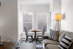 Smart TV - 1BR Partial Water View / Beach Access + Sun Deck (Provincetown)