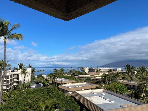 Beautiful Ocean View Studio at Kihei Akahi