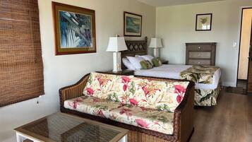 Tabla de planchar con plancha, wifi gratis y ropa de cama