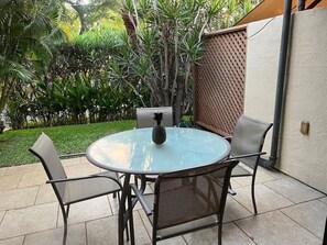 Outdoor dining - Beautiful 1 Bed 2 Bath Condo at Maui Kamaole (Kihei)